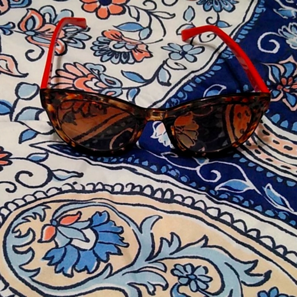 BCBGMAXAZRIA sunglasses tortoise
